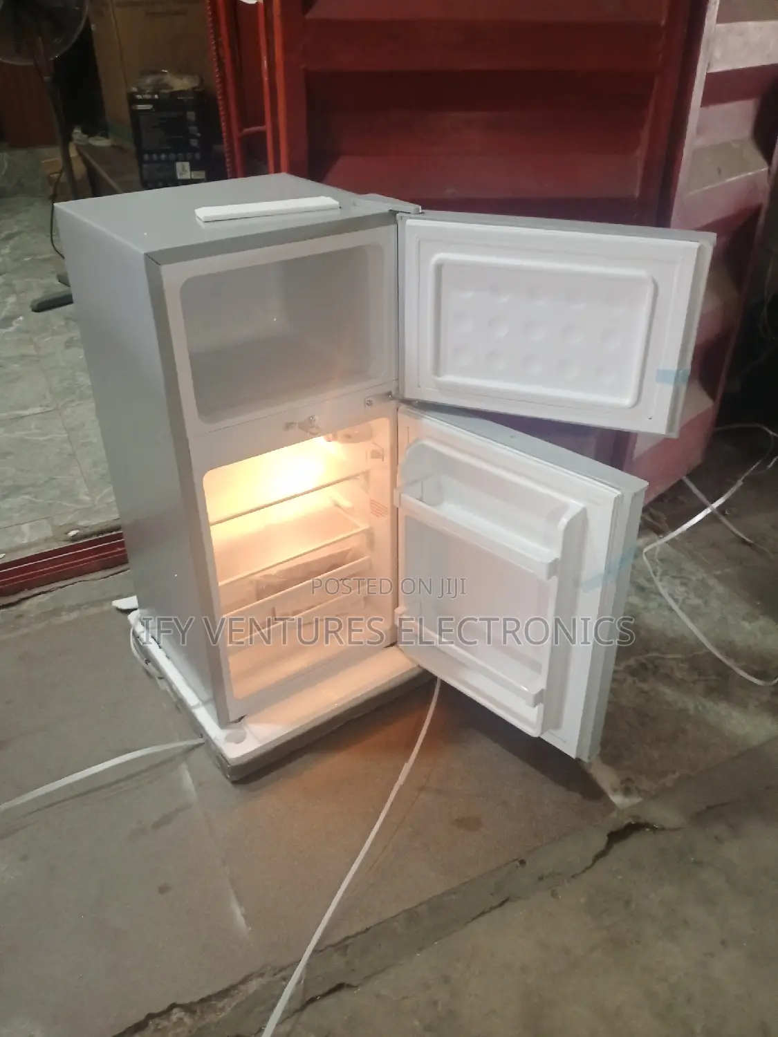 Skyrun Table Top Refrigerator, Silver Color. 120 Litres