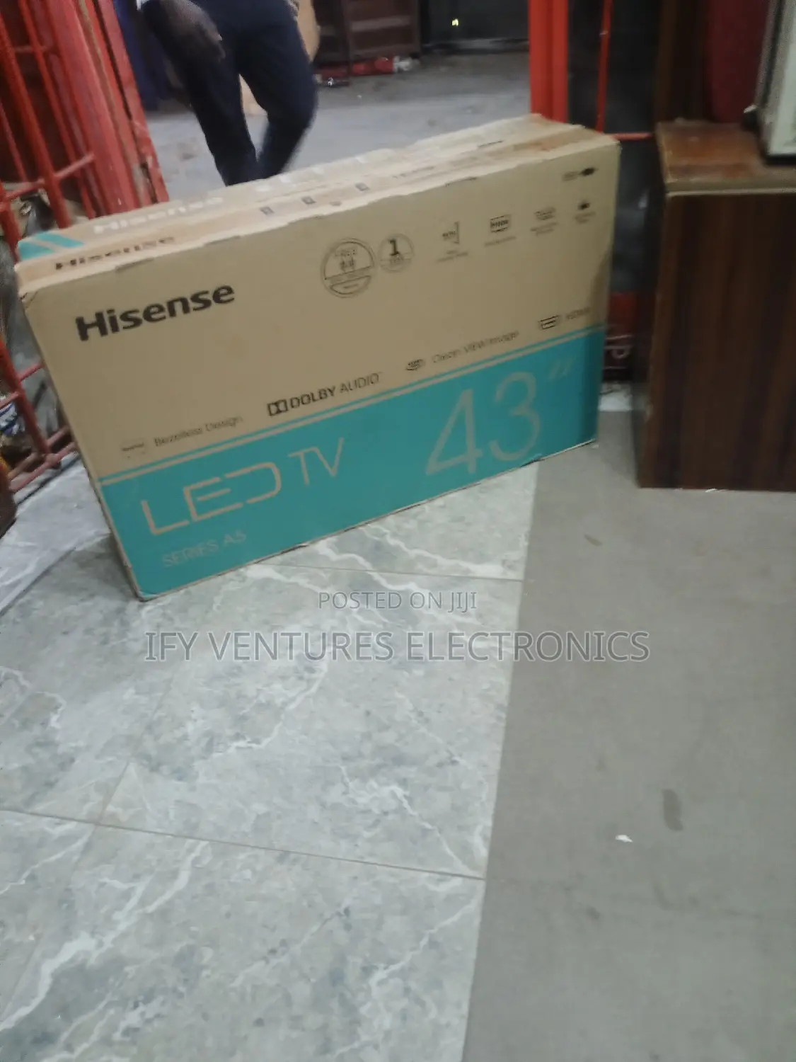 43" Hisense Television With Free Bracket and Clear Color.