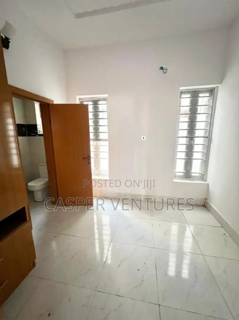 1bdrm Shared Apartment in Ikota Gra for rent
