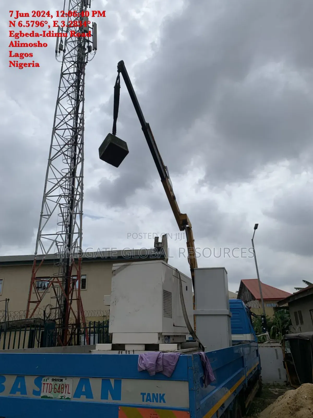 Long Bucket Crane Truck (Hiab) for Hire
