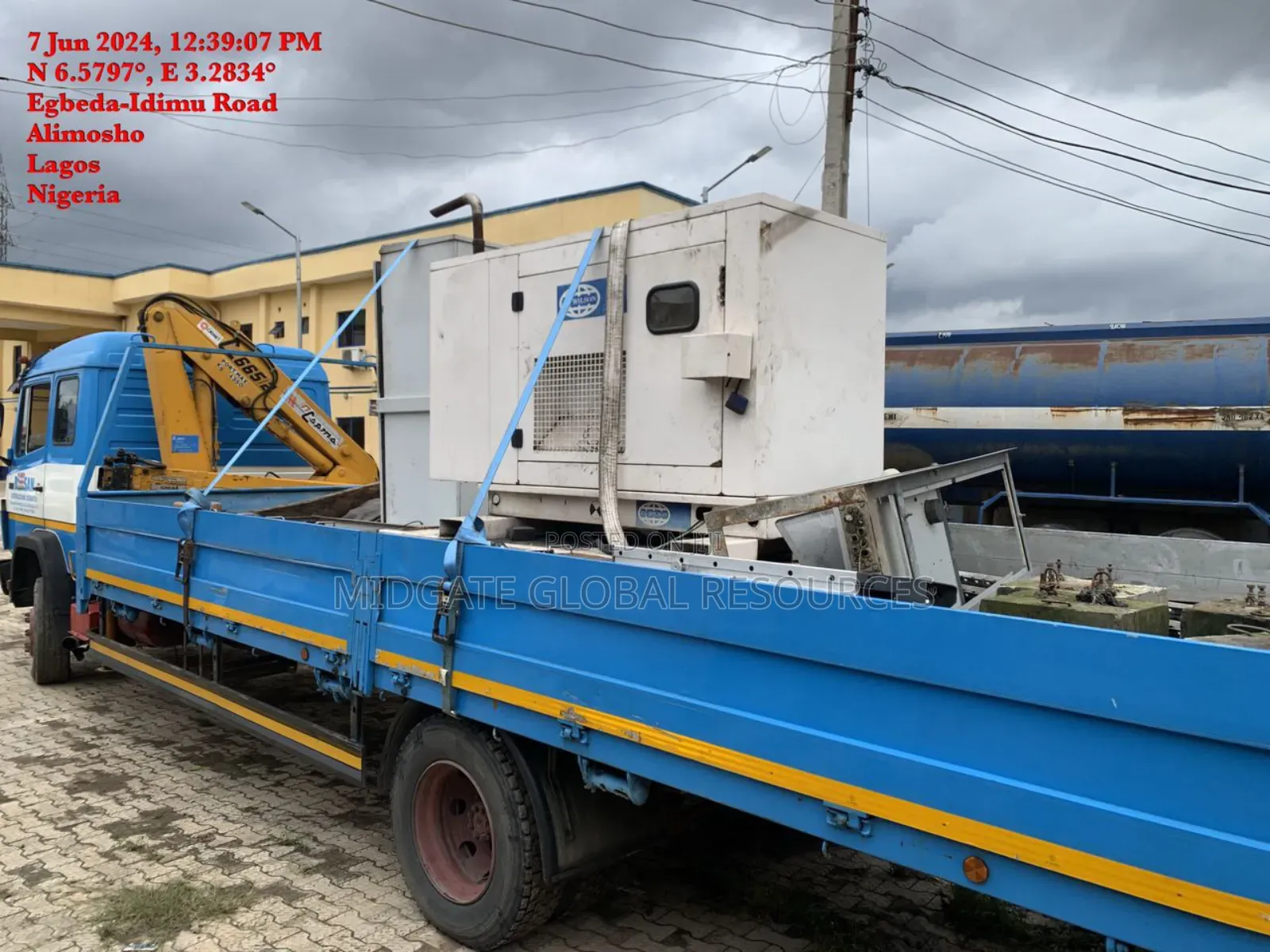 Long Bucket Crane Truck (Hiab) for Hire