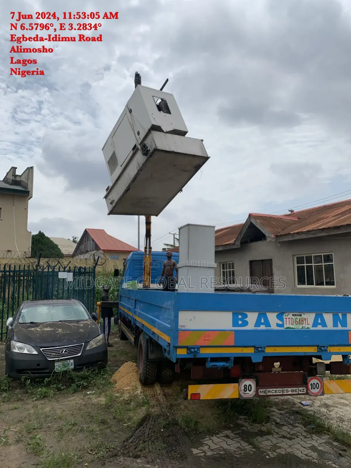 Long Bucket Crane Truck (Hiab) for Hire