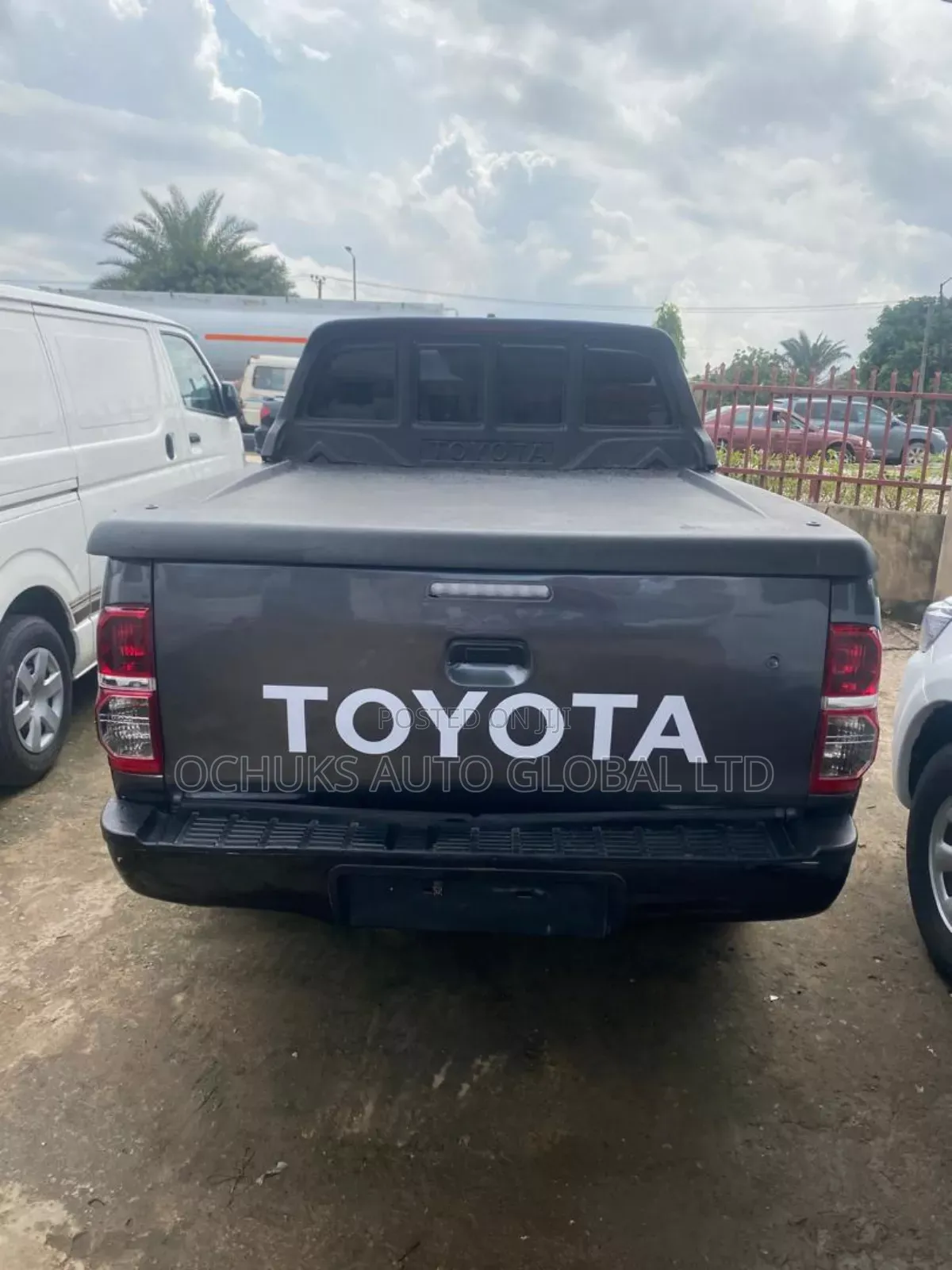 Toyota Hilux 2014 Black