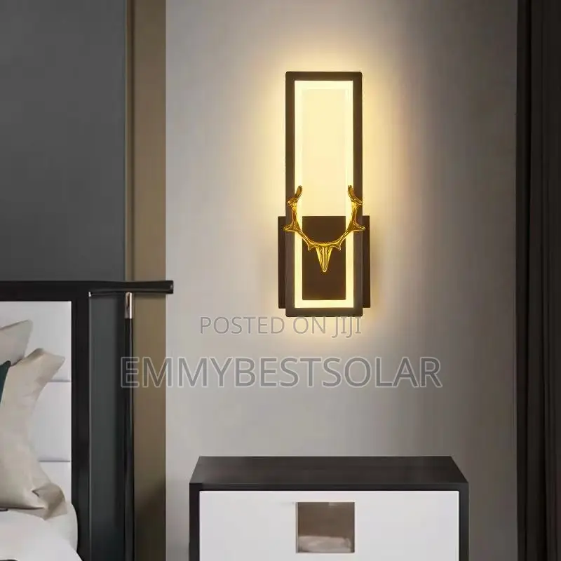 AA12 Wall Light