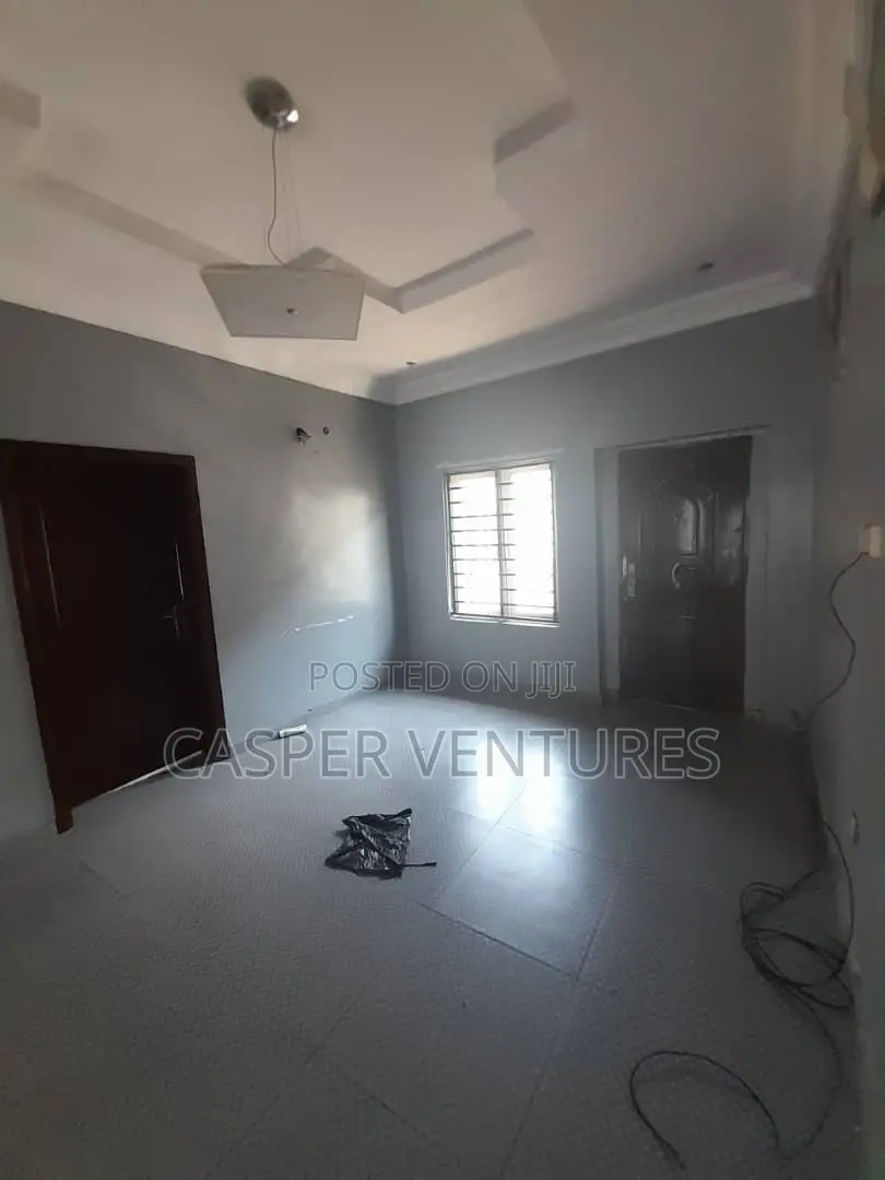 1bdrm Room & Parlour in Ikota Villa for rent