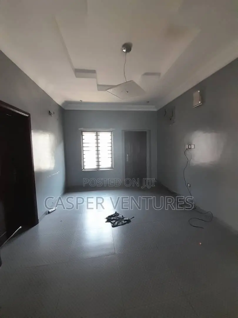 1bdrm Room & Parlour in Ikota Villa for rent