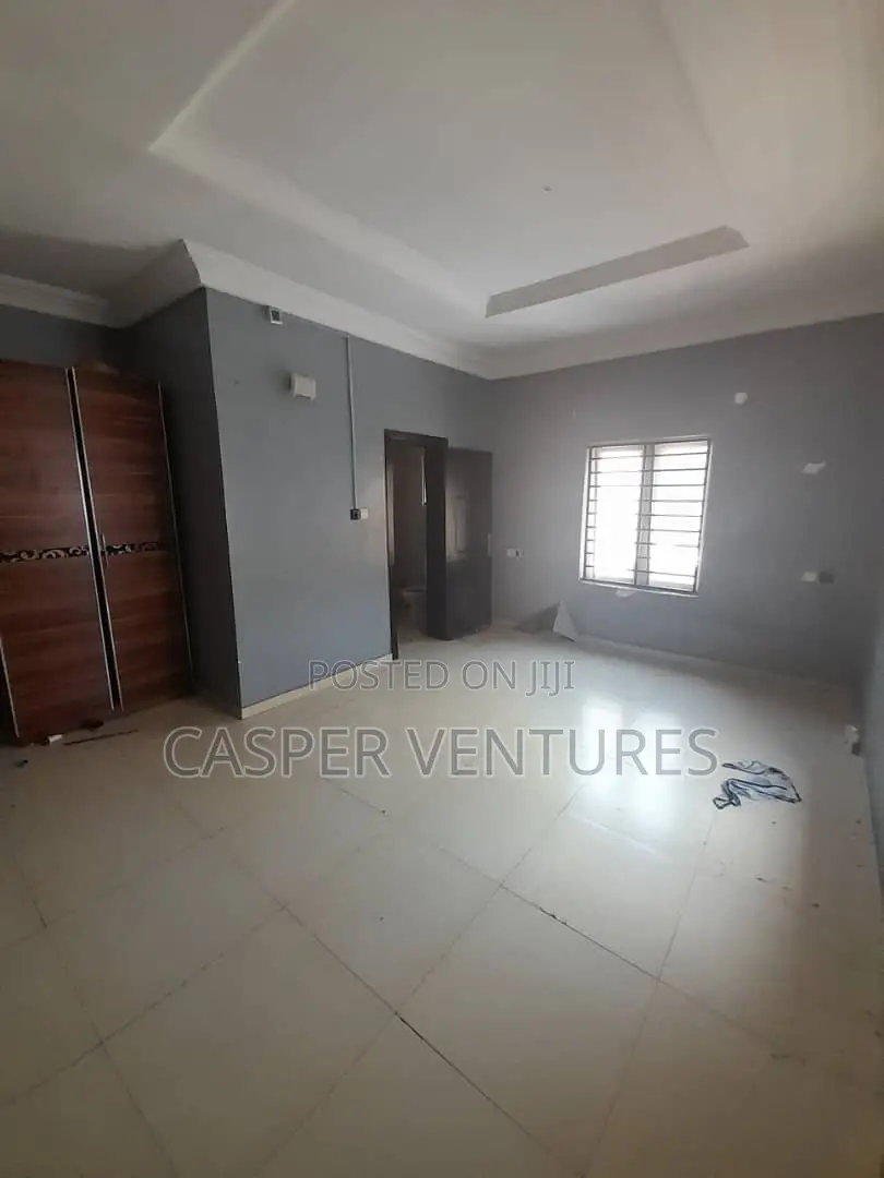 1bdrm Room & Parlour in Ikota Villa for rent