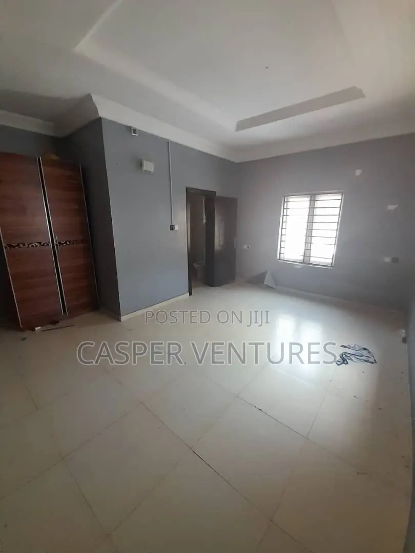 1bdrm Room & Parlour in Ikota Villa for rent