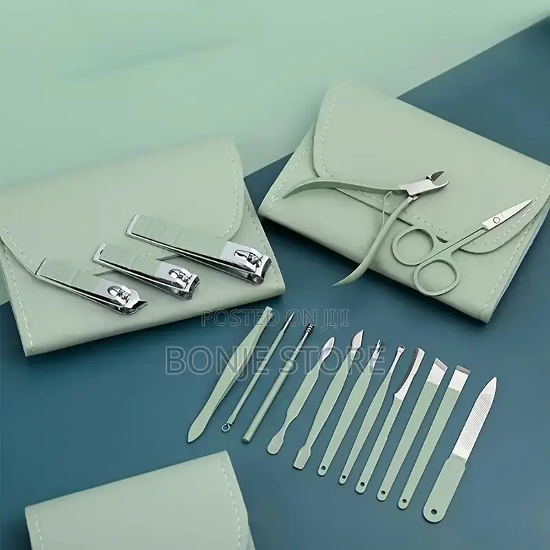 16pcs Nail Clippers and Cuticle Nippers Set With Travel Case