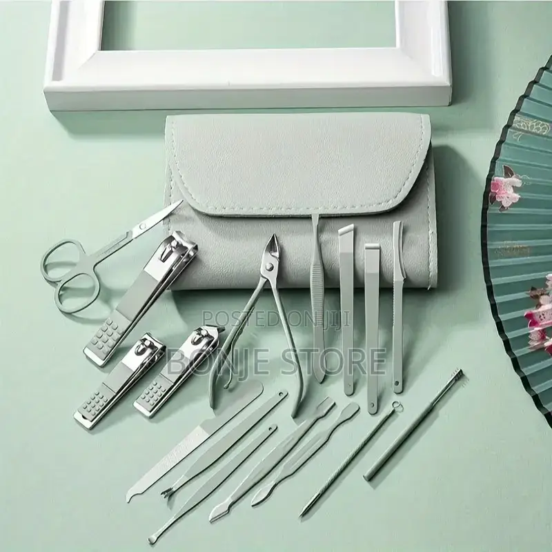 16pcs Nail Clippers and Cuticle Nippers Set With Travel Case