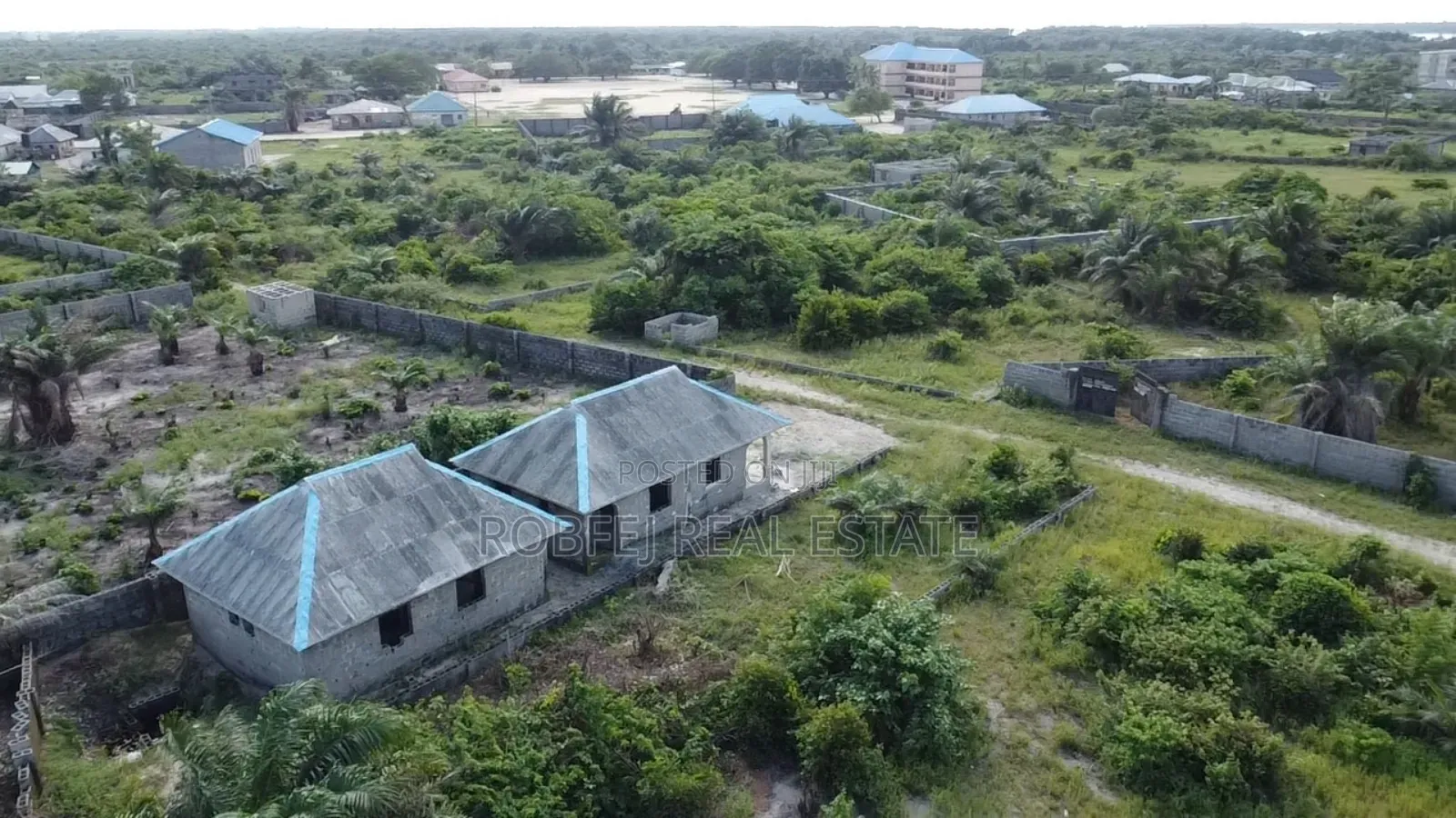 6 Plots Distress Offer at Lekki Town