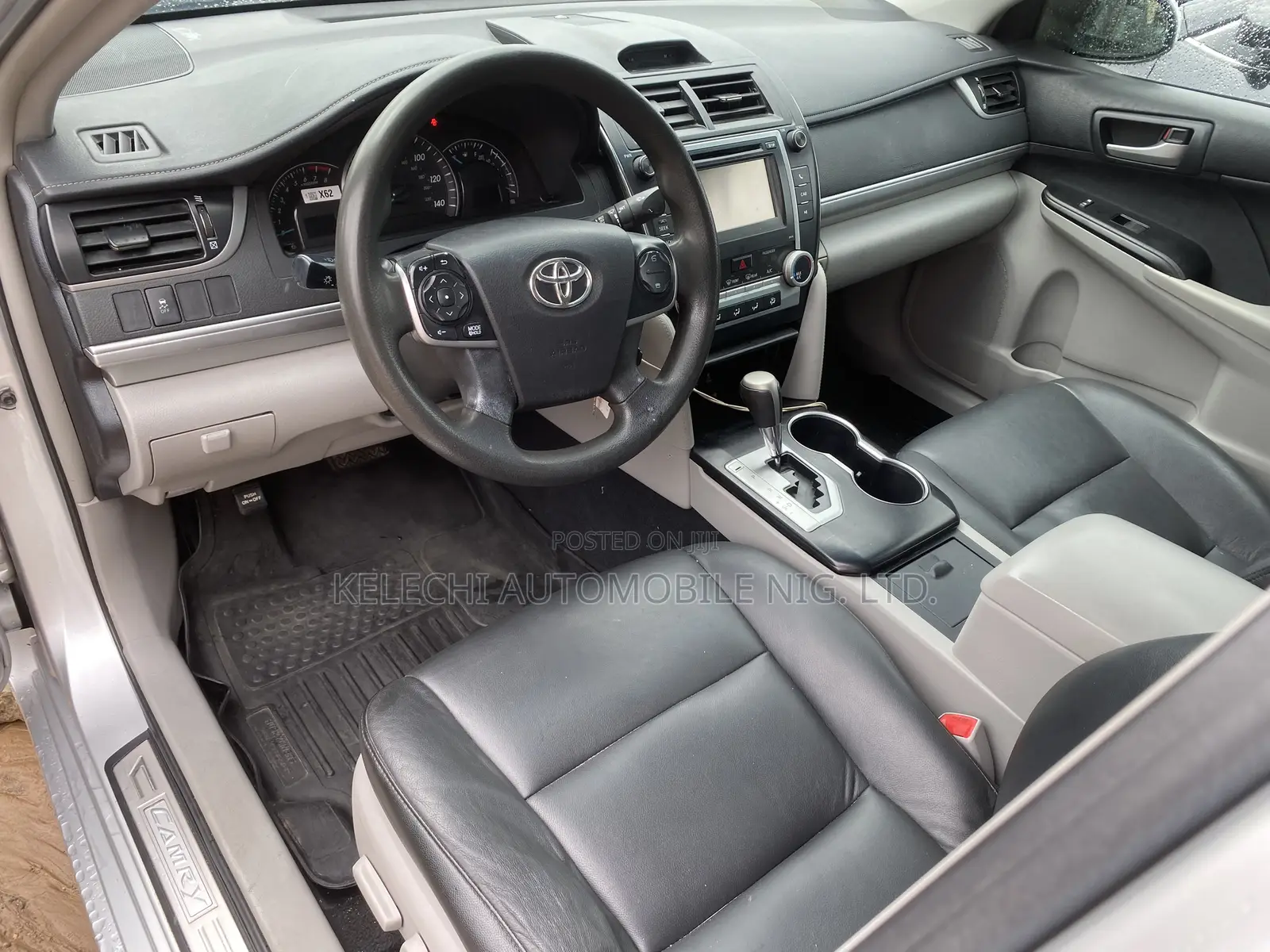 Toyota Camry XLE 4dr Sedan w/Prod. End 11/13 (3.5L 6cyl 6A) 2014 Silver