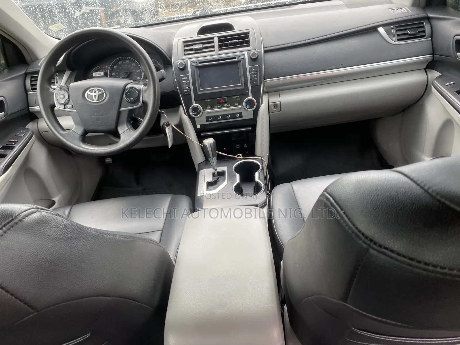 Toyota Camry XLE 4dr Sedan w/Prod. End 11/13 (3.5L 6cyl 6A) 2014 Silver