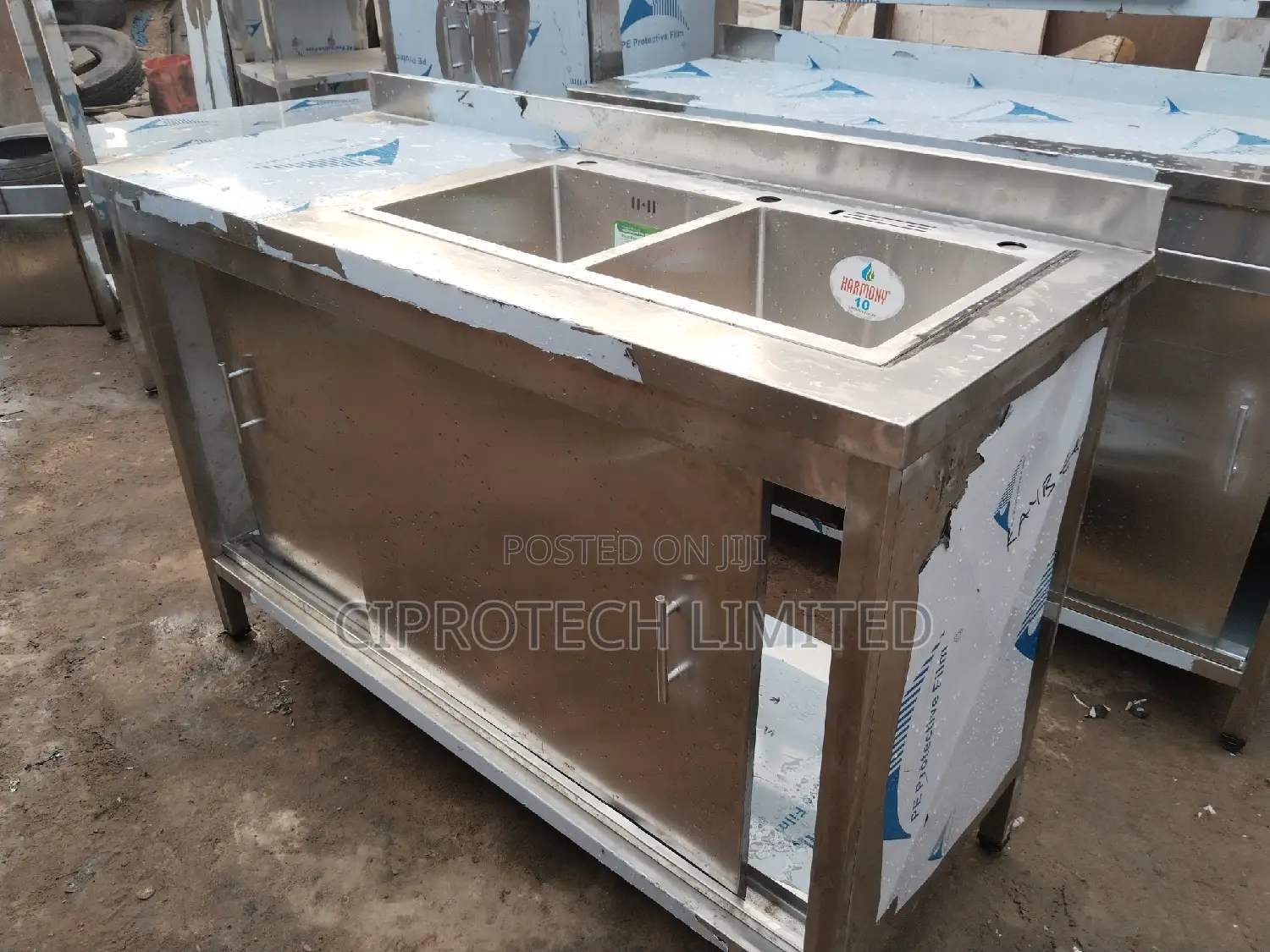 Cocktail Station With Cabinet