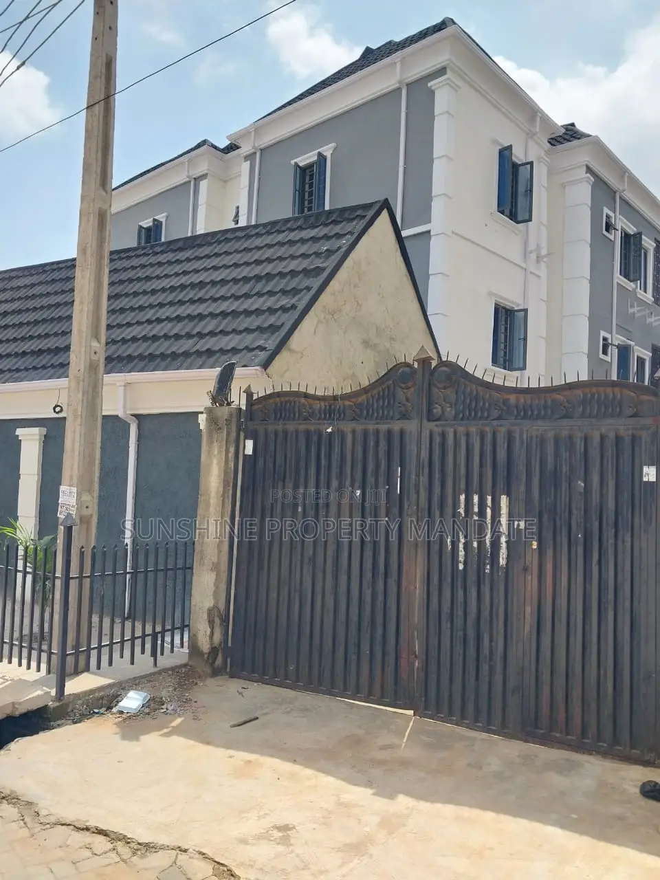 3bdrm Block of Flats in Ajao Estate Isolo for sale