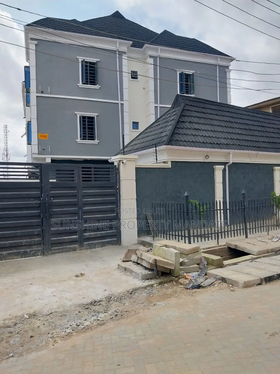 3bdrm Block of Flats in Ajao Estate Isolo for sale