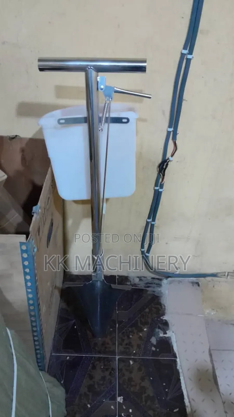 Shovel Fertilizer Applicator