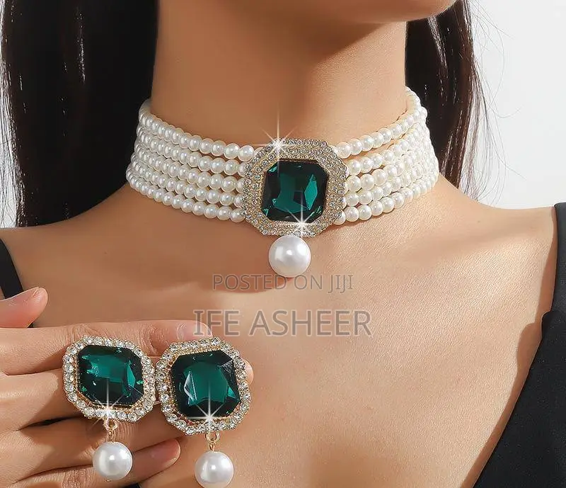 Ladies Set of Pearl Jewelry 001