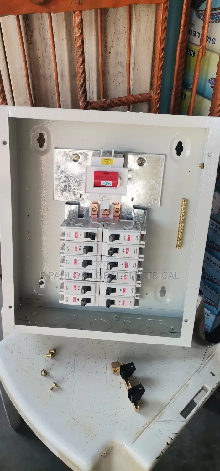 D4 3phase Iron 12 Fuse Breaker