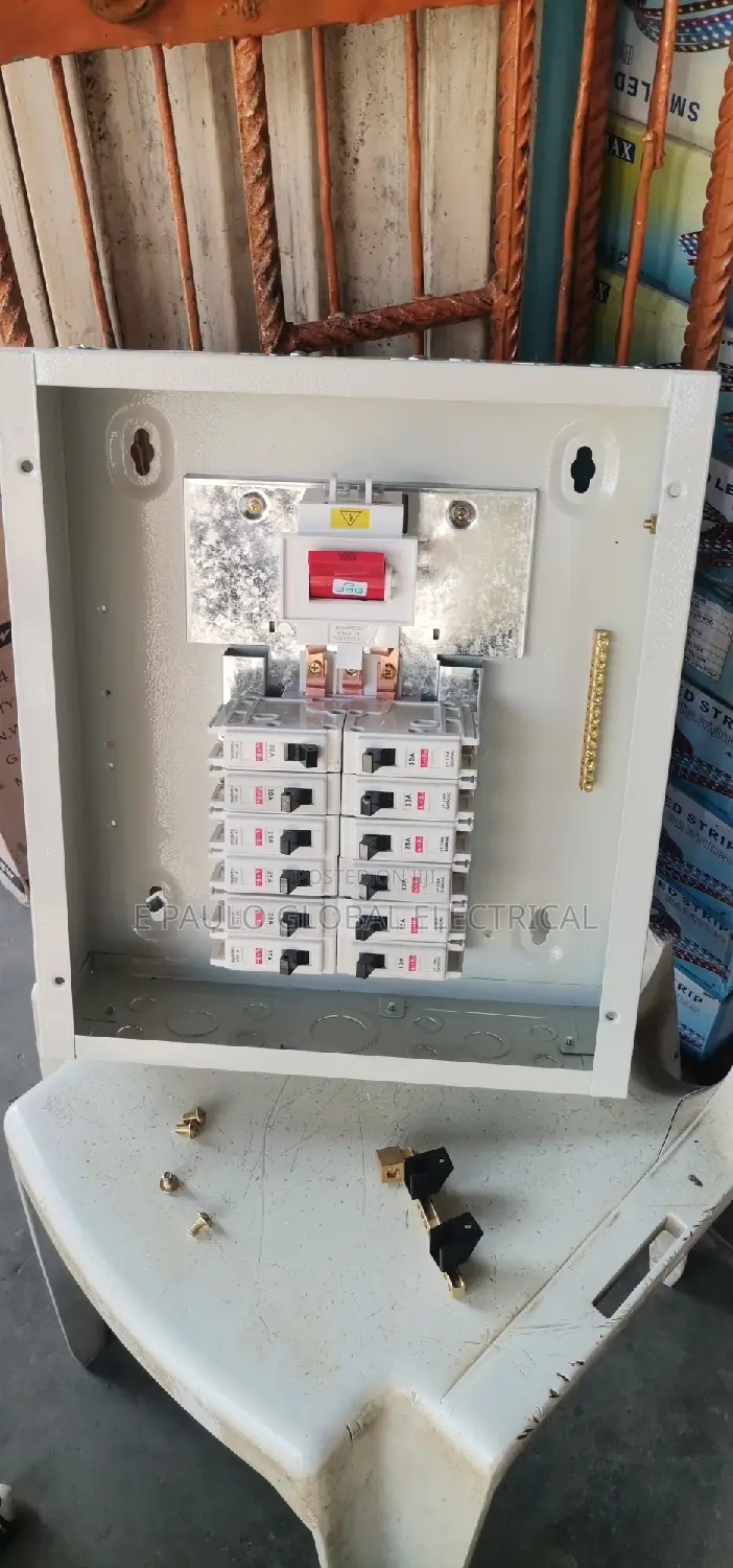 D4 3phase Iron 12 Fuse Breaker