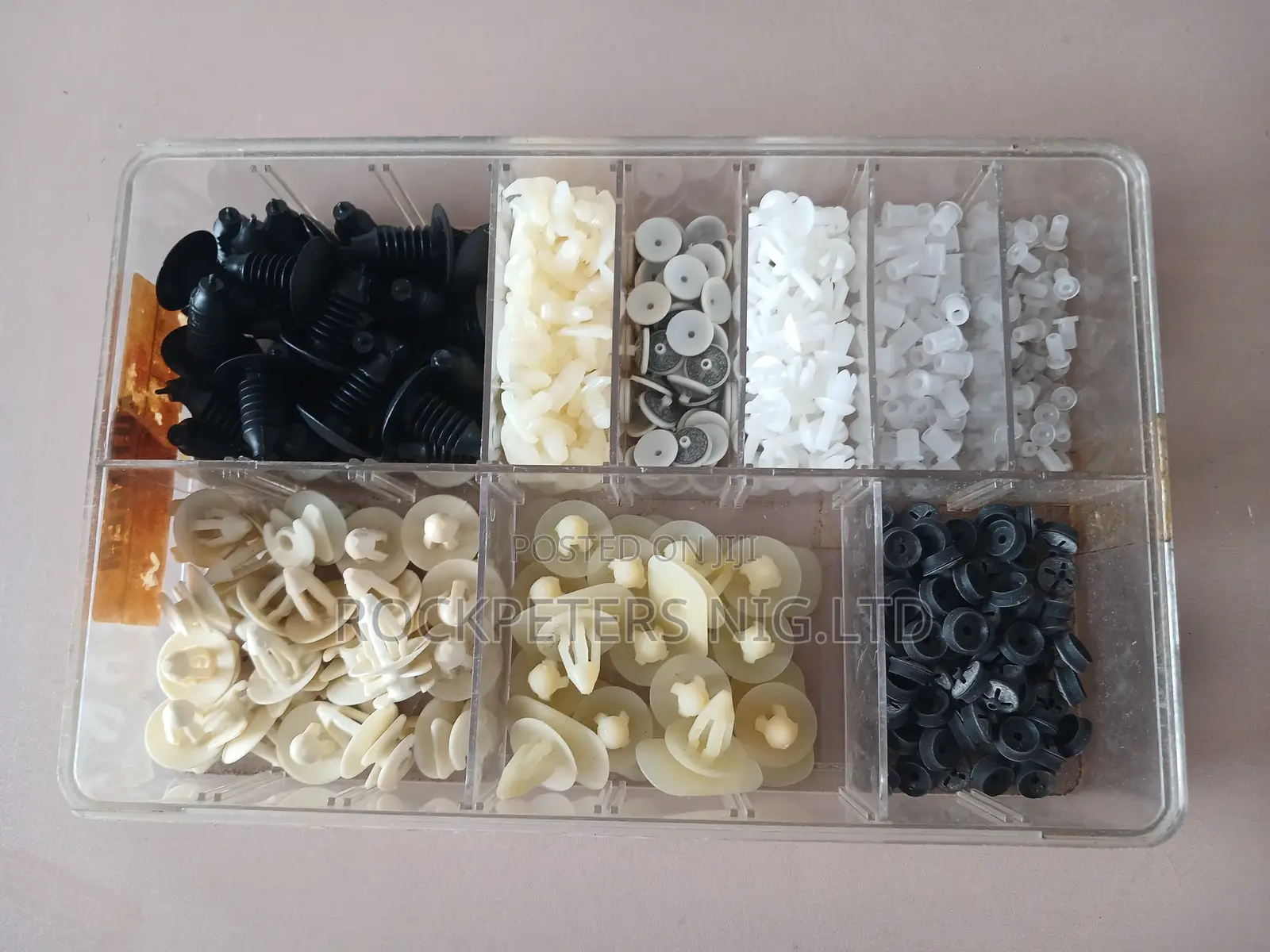 585pcs AUTOGEM AT-50 Assorted Body Trim Fasteners