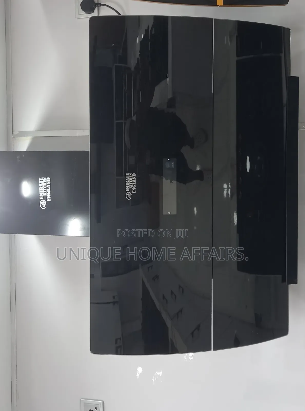 Emirates Rang Hood