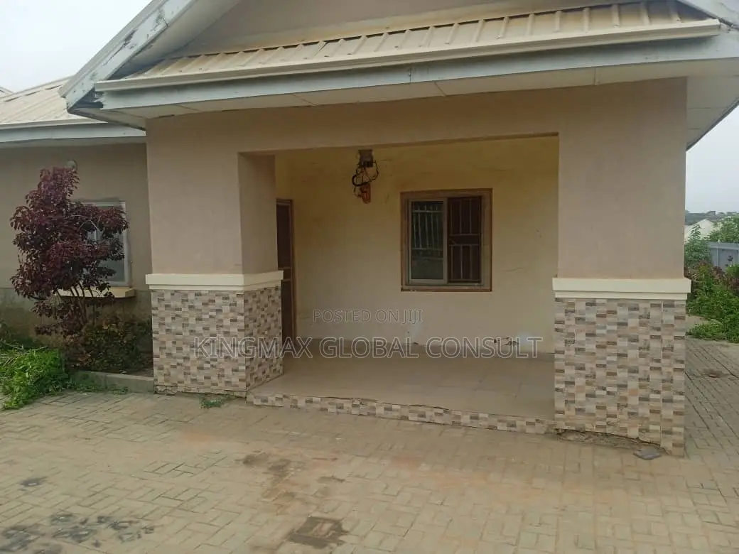2bdrm Bungalow in Von Garden City, Lugbe District for sale