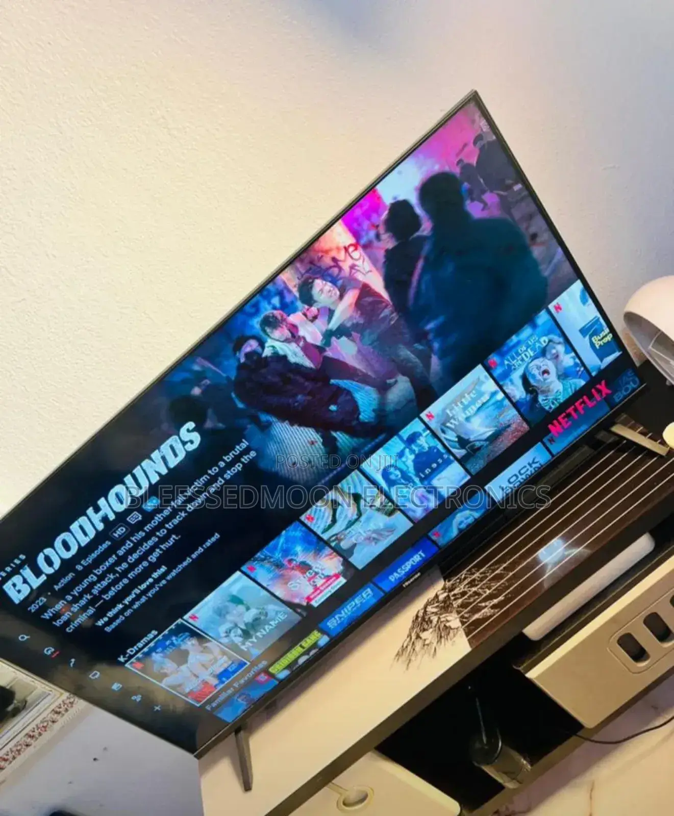 Hisense Smart Television 32inches Flameles Body 2 Years W