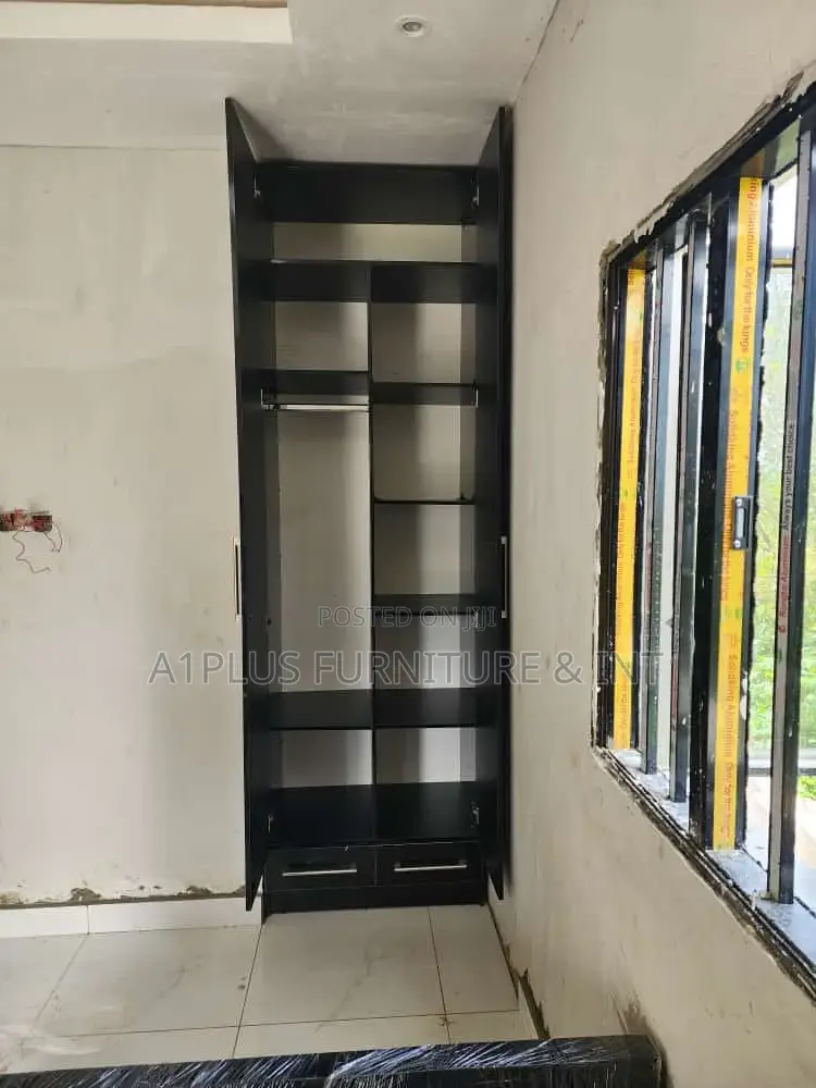 L800 X H2650 Wardrobe Black Gloss Finish