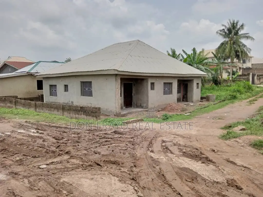 3bdrm Apartment in Wofun Olodo, Ibadan for sale