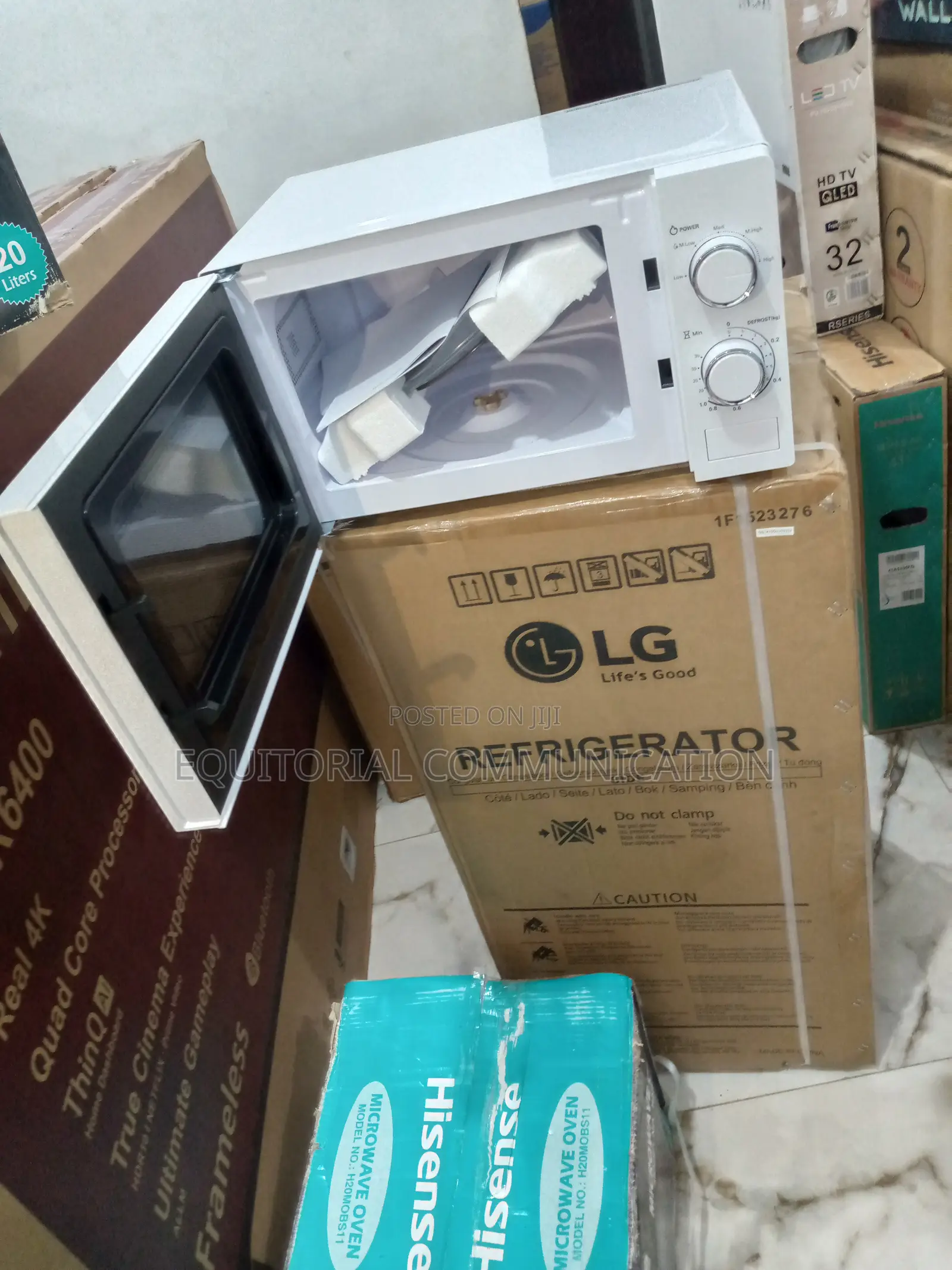 New in Hisense 2olitres Microwave Oven/ 