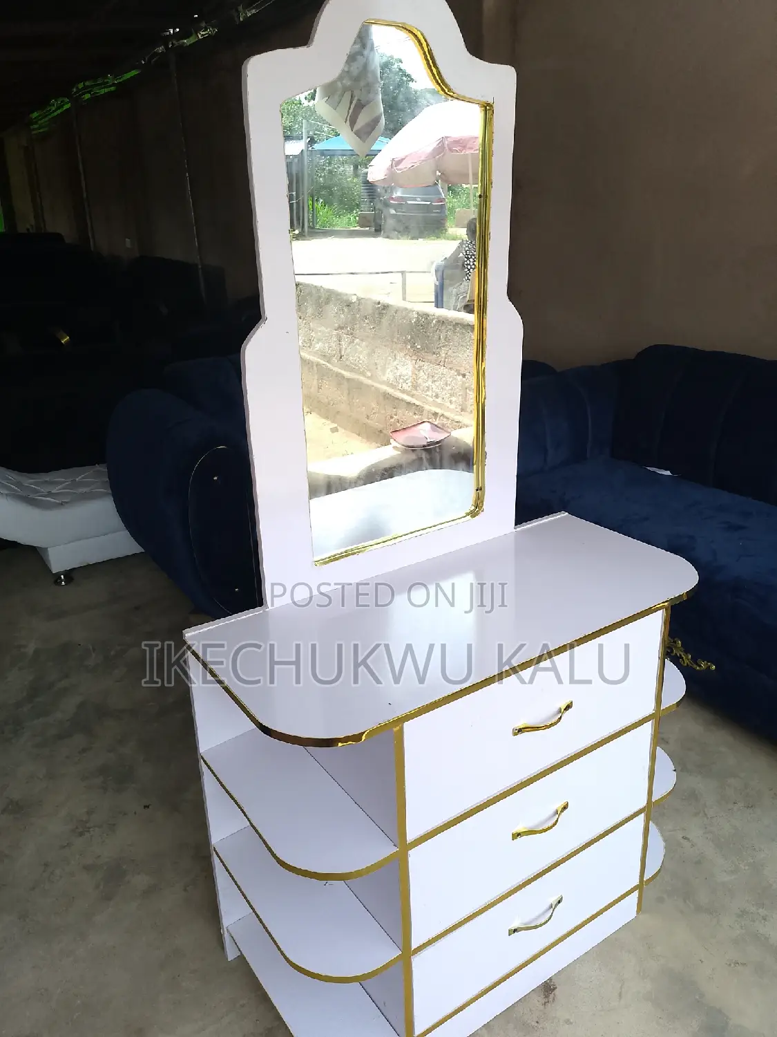 Mirror Stand