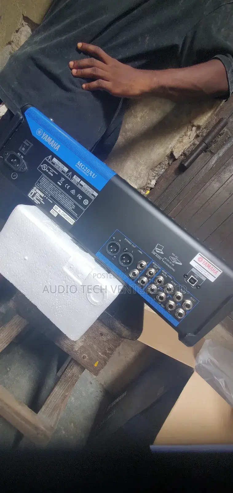 Yamaha Professional Mixer Mg20xu