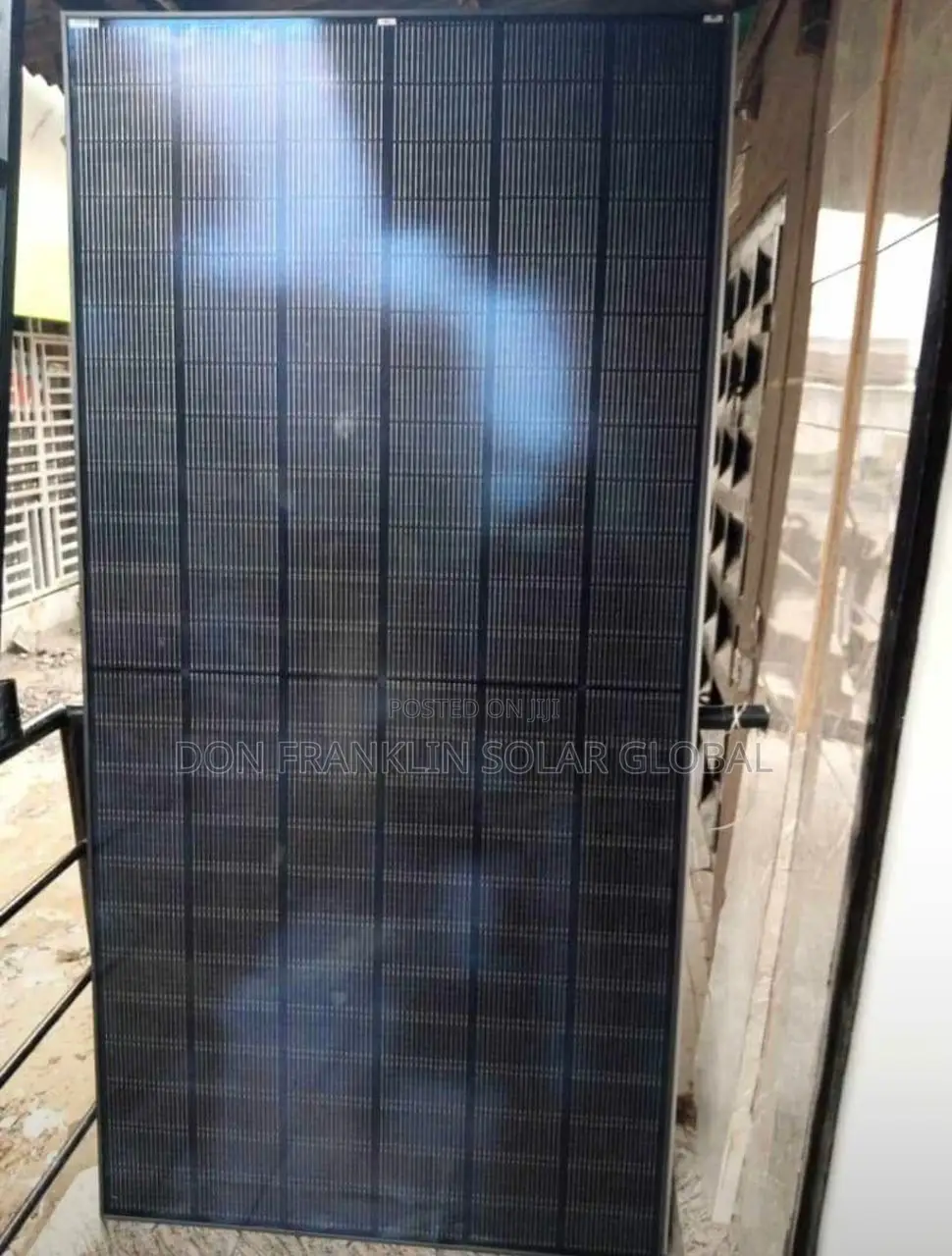 580watts Germany All Black Half Cut Solar Panel