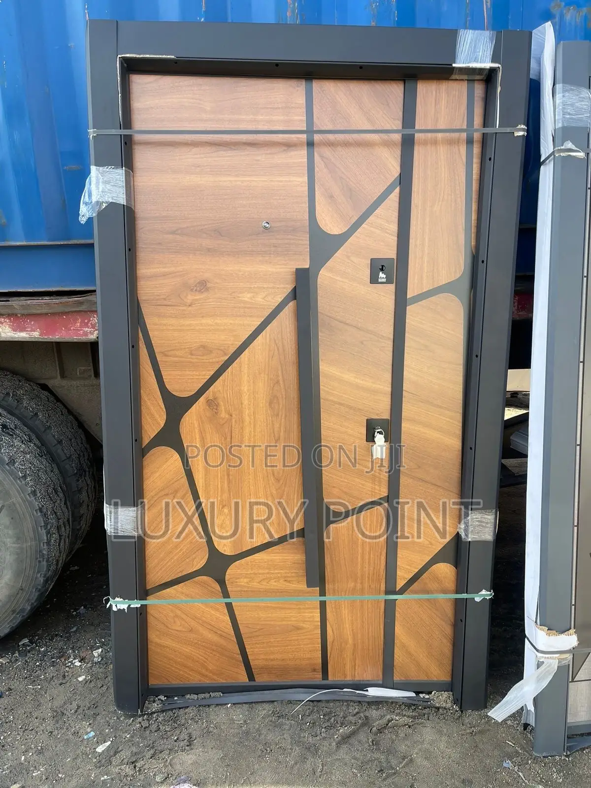 Luxury Door 1v