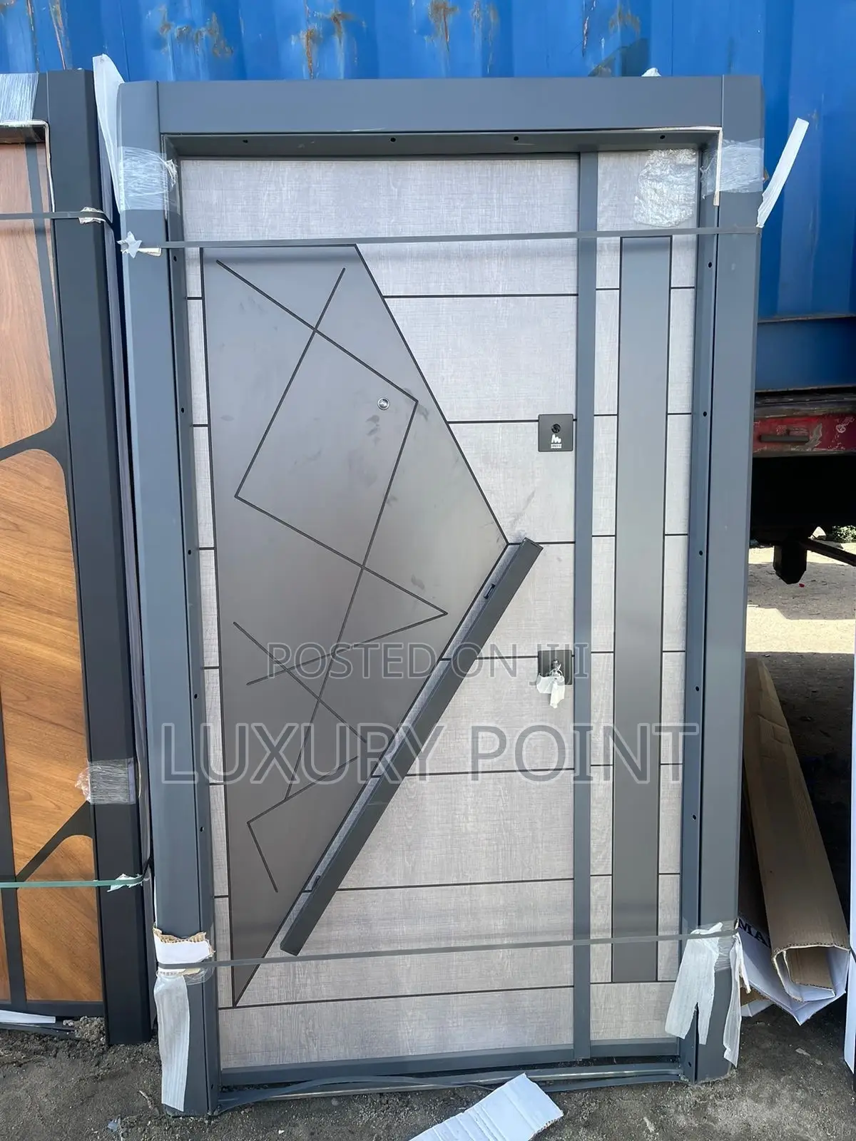 D4 Luxury Door