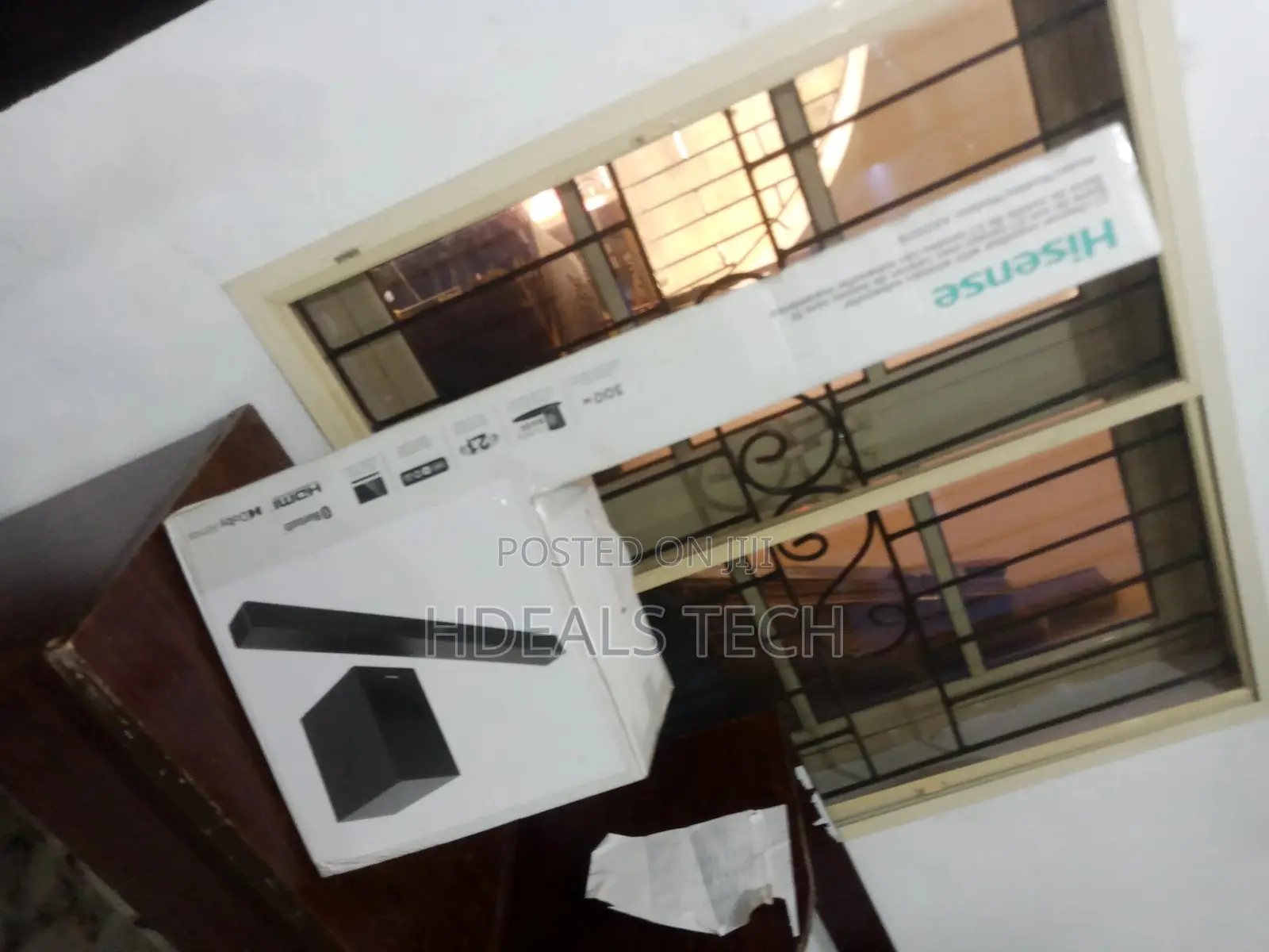 2.1 Channel 300W Wireless Sound Bar - HISENSE
