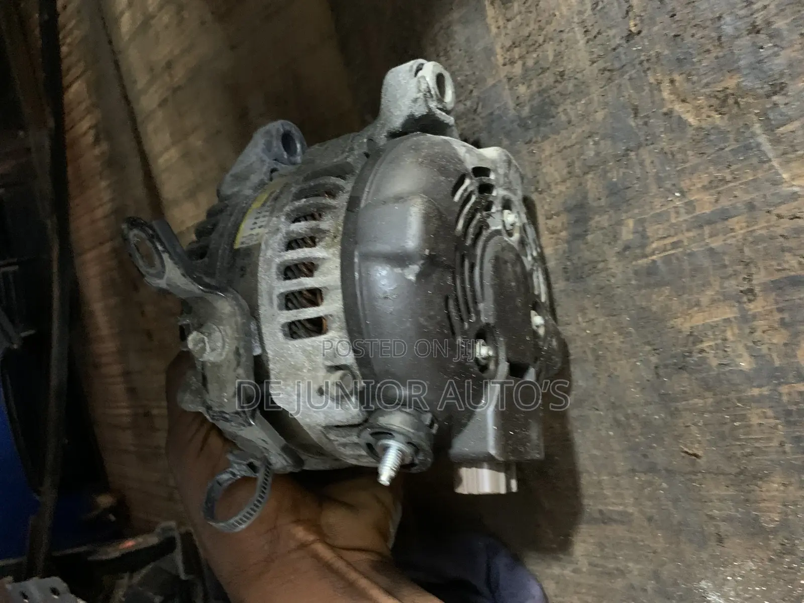 Alternator for Toyota Camry,RAV4,Venza 2012-16 )