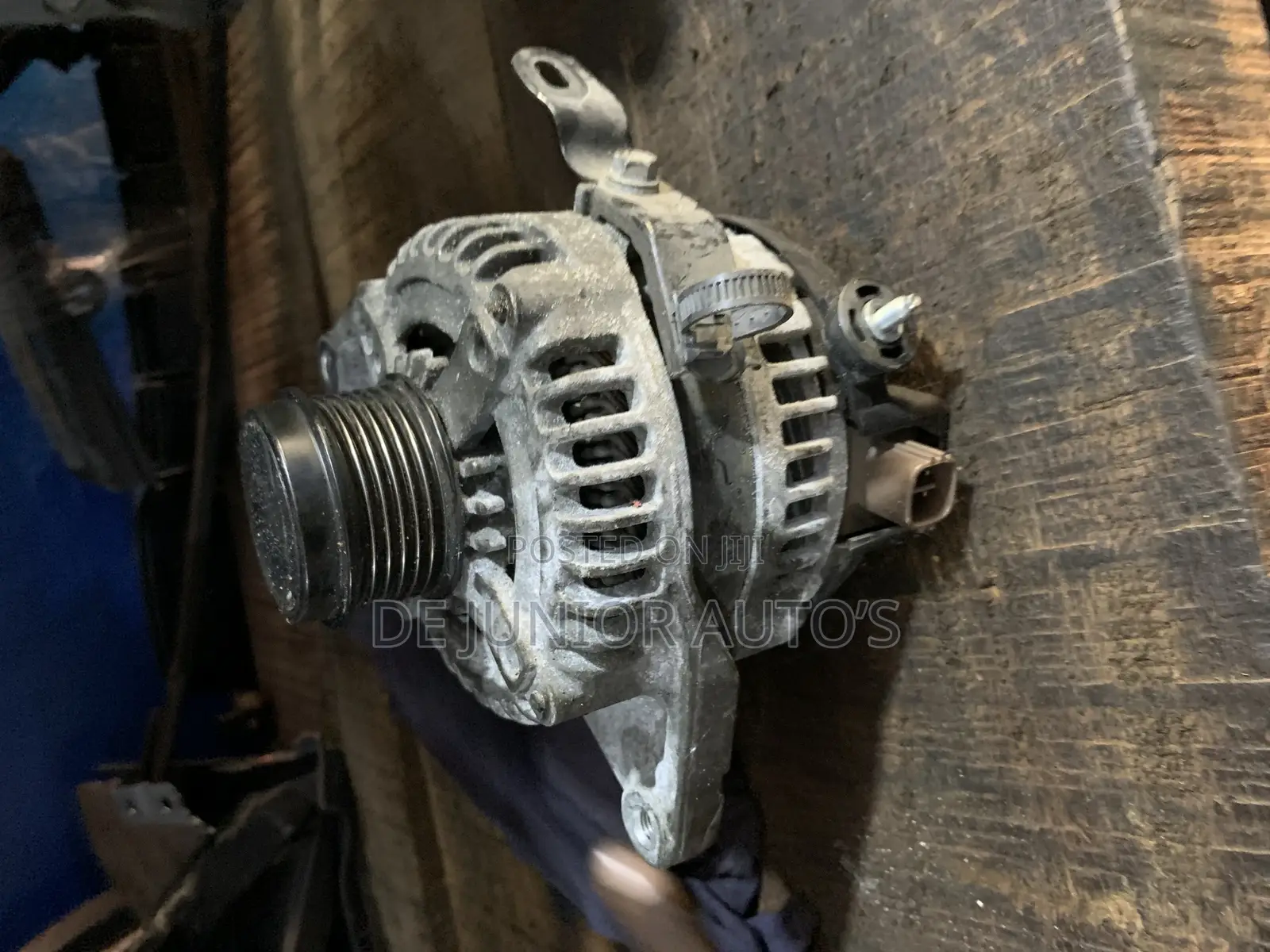 Alternator for Toyota Camry,RAV4,Venza 2012-16 )