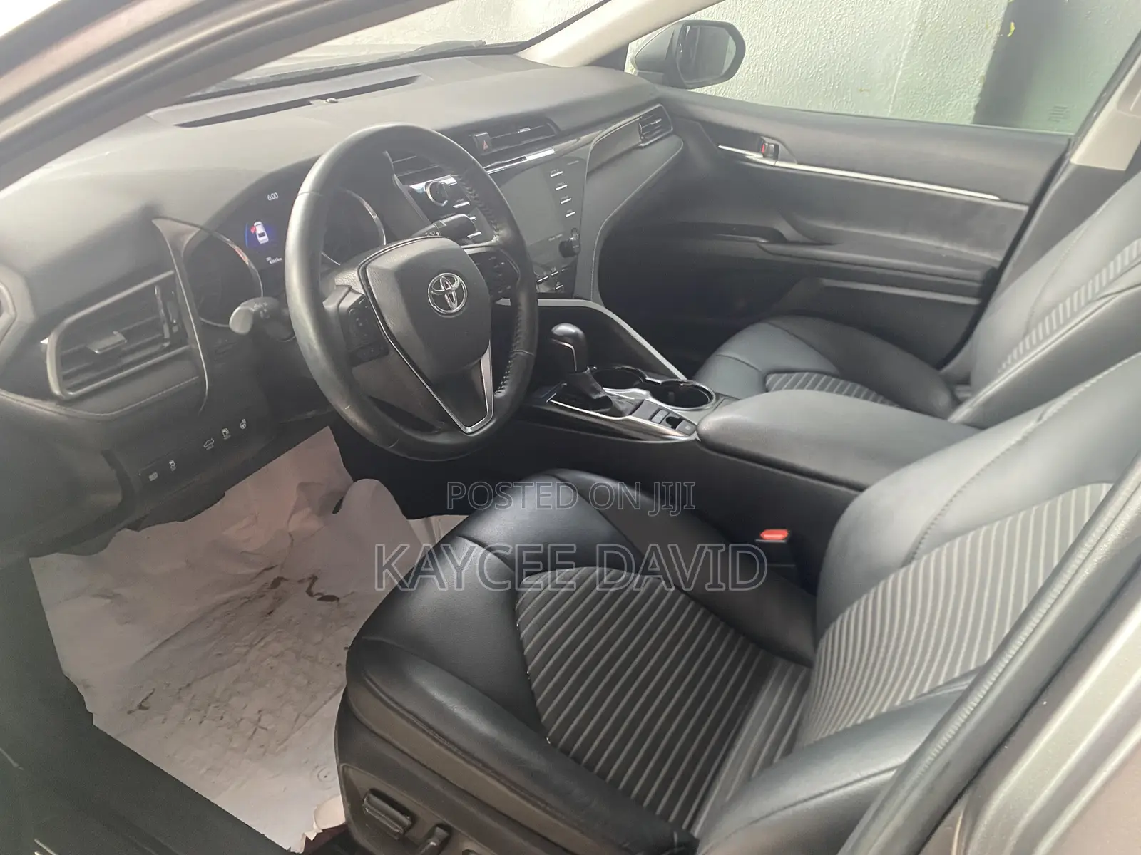 Toyota Camry SE FWD 2020 Gray