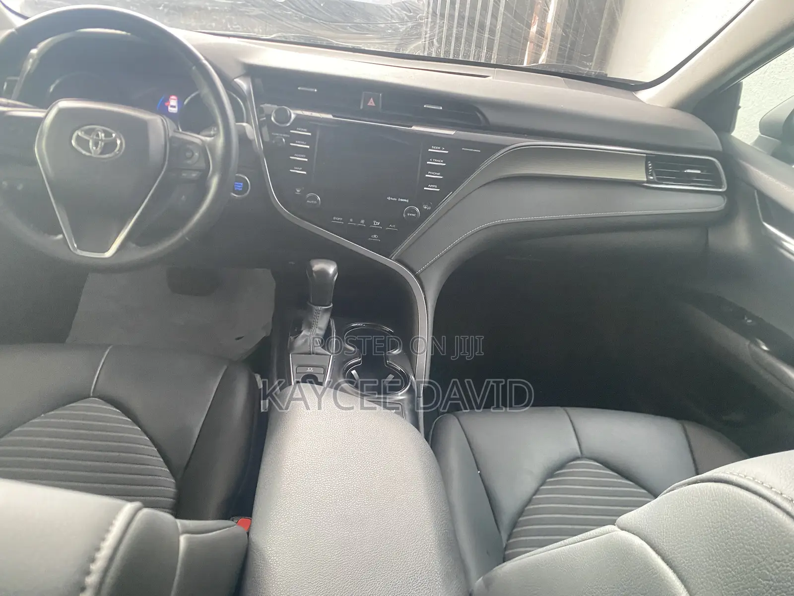 Toyota Camry SE FWD 2020 Gray