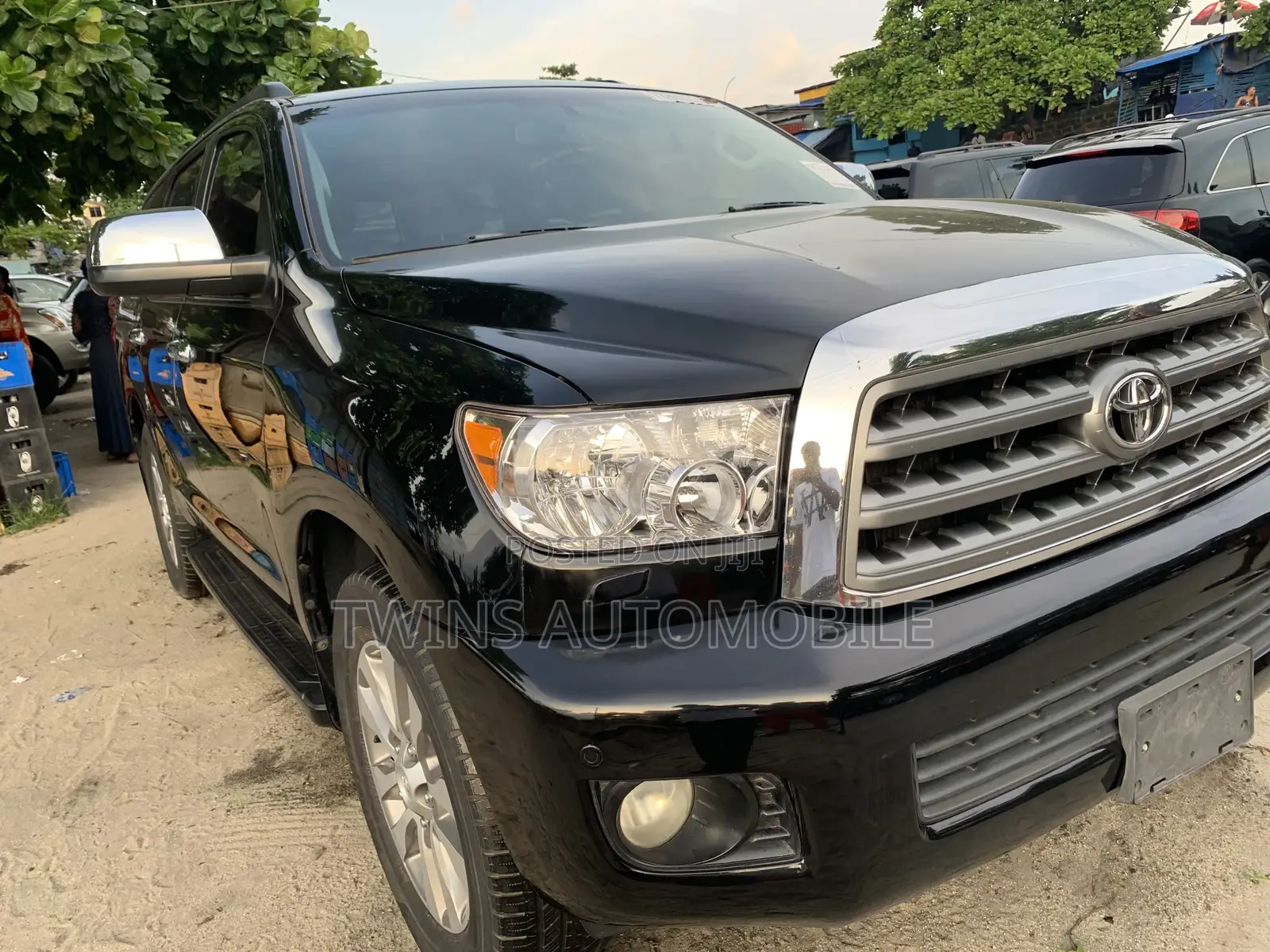 Toyota Sequoia Limited 4dr SUV 4WD (5.7L 8cyl 6A) 2010 Black