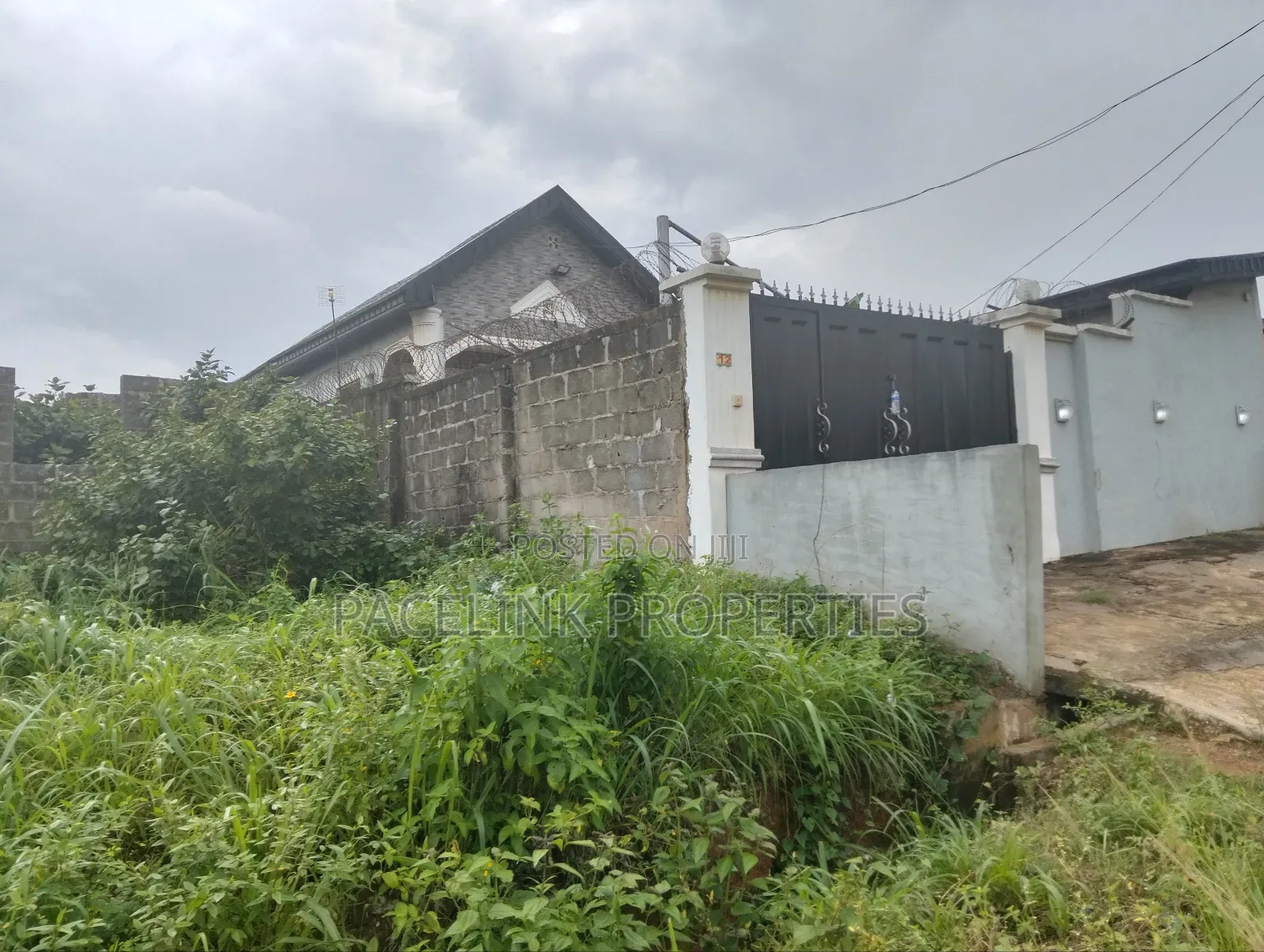 10bdrm Block of Flats in Ayobo for sale