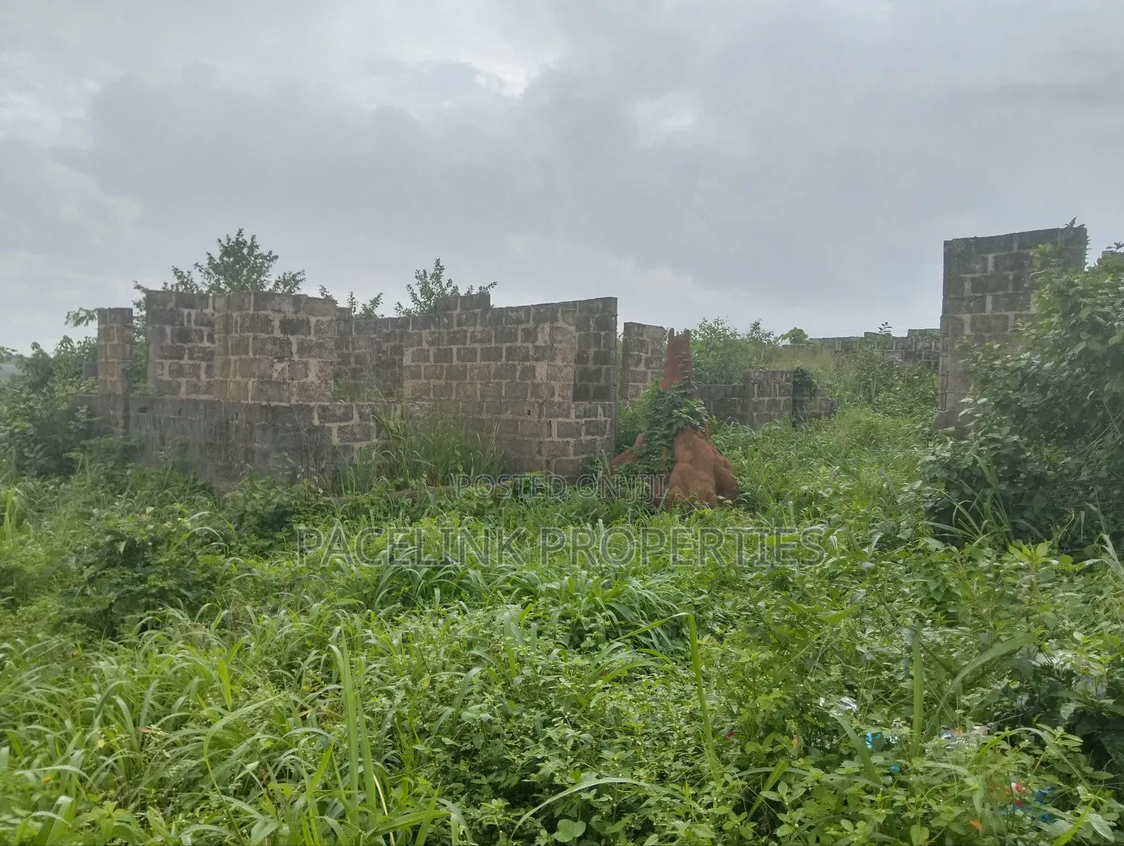 10bdrm Block of Flats in Ayobo for sale