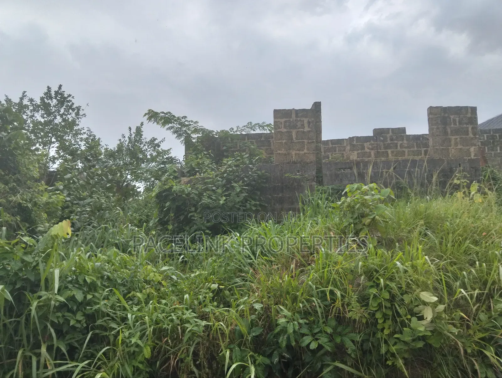 10bdrm Block of Flats in Ayobo for sale