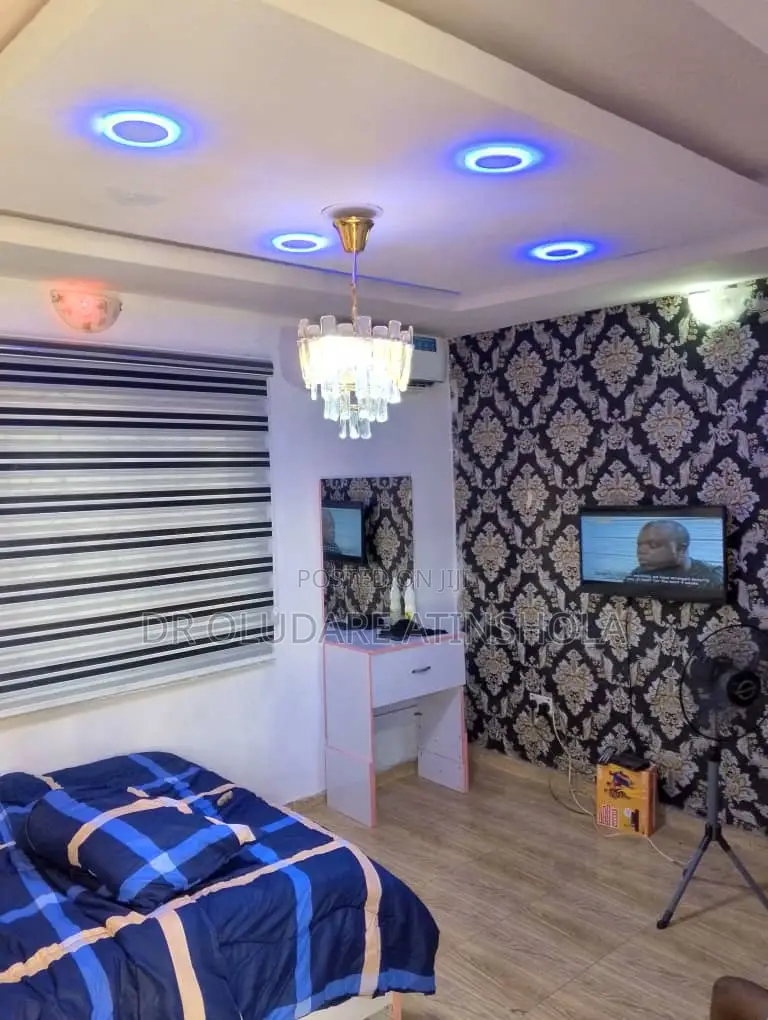 Lovely Furnished Short Let Studio Apartment