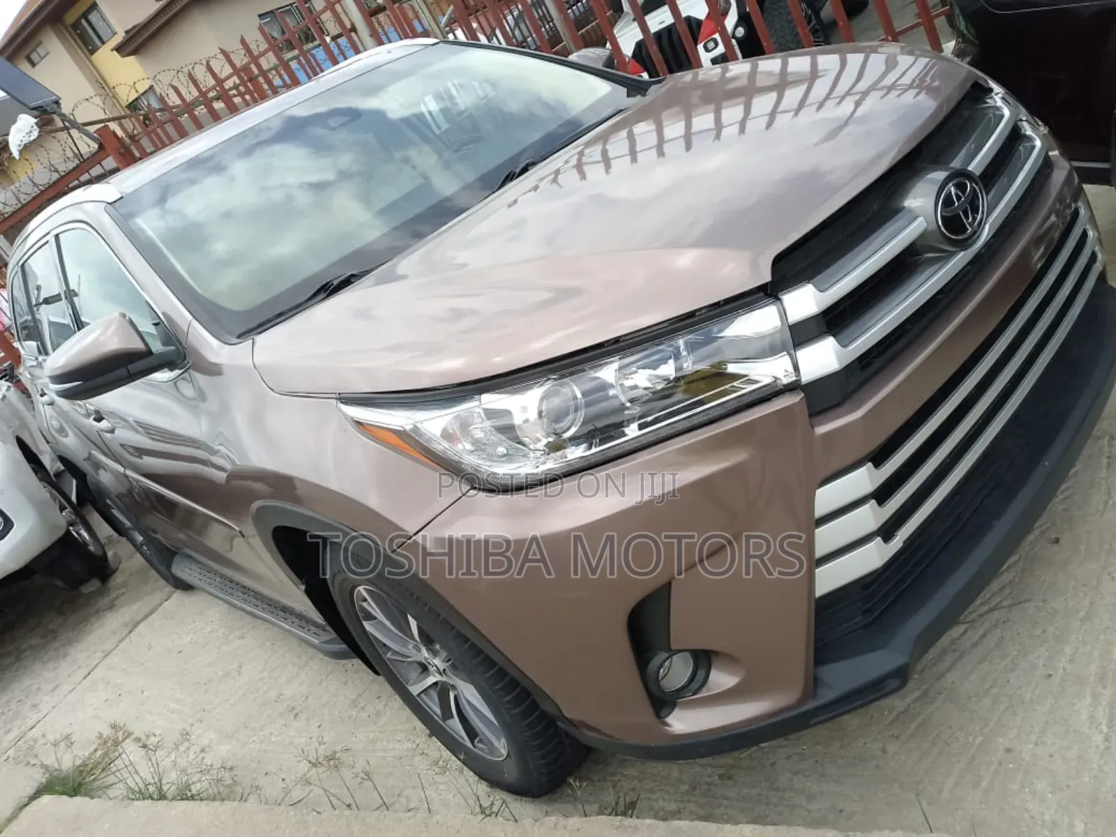 Toyota Highlander XLE 4x2 V6 (3.5L 6cyl 8A) 2017 Gray
