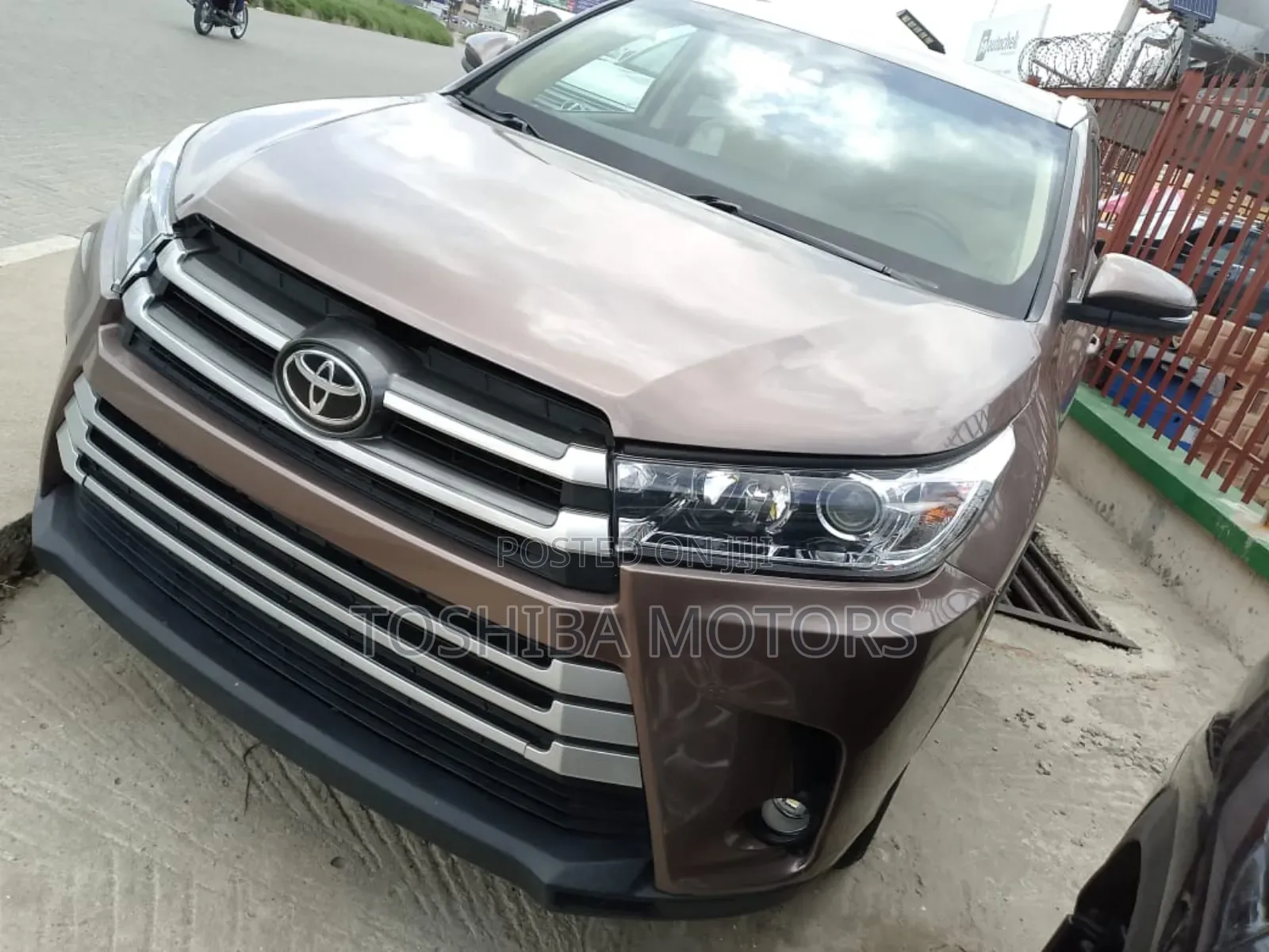 Toyota Highlander XLE 4x2 V6 (3.5L 6cyl 8A) 2017 Gray