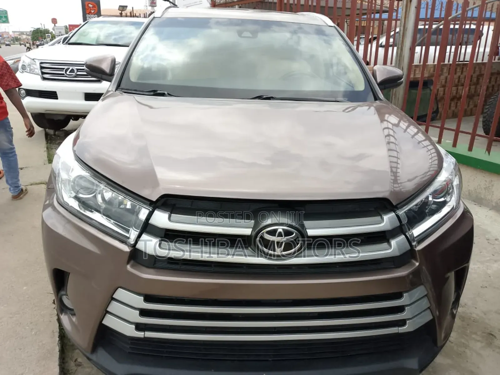 Toyota Highlander XLE 4x2 V6 (3.5L 6cyl 8A) 2017 Gray