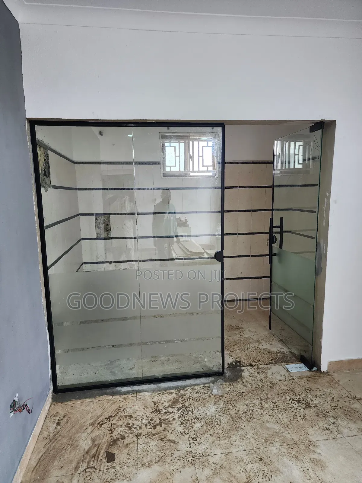 Office Glass Partitioning (Black Accessories